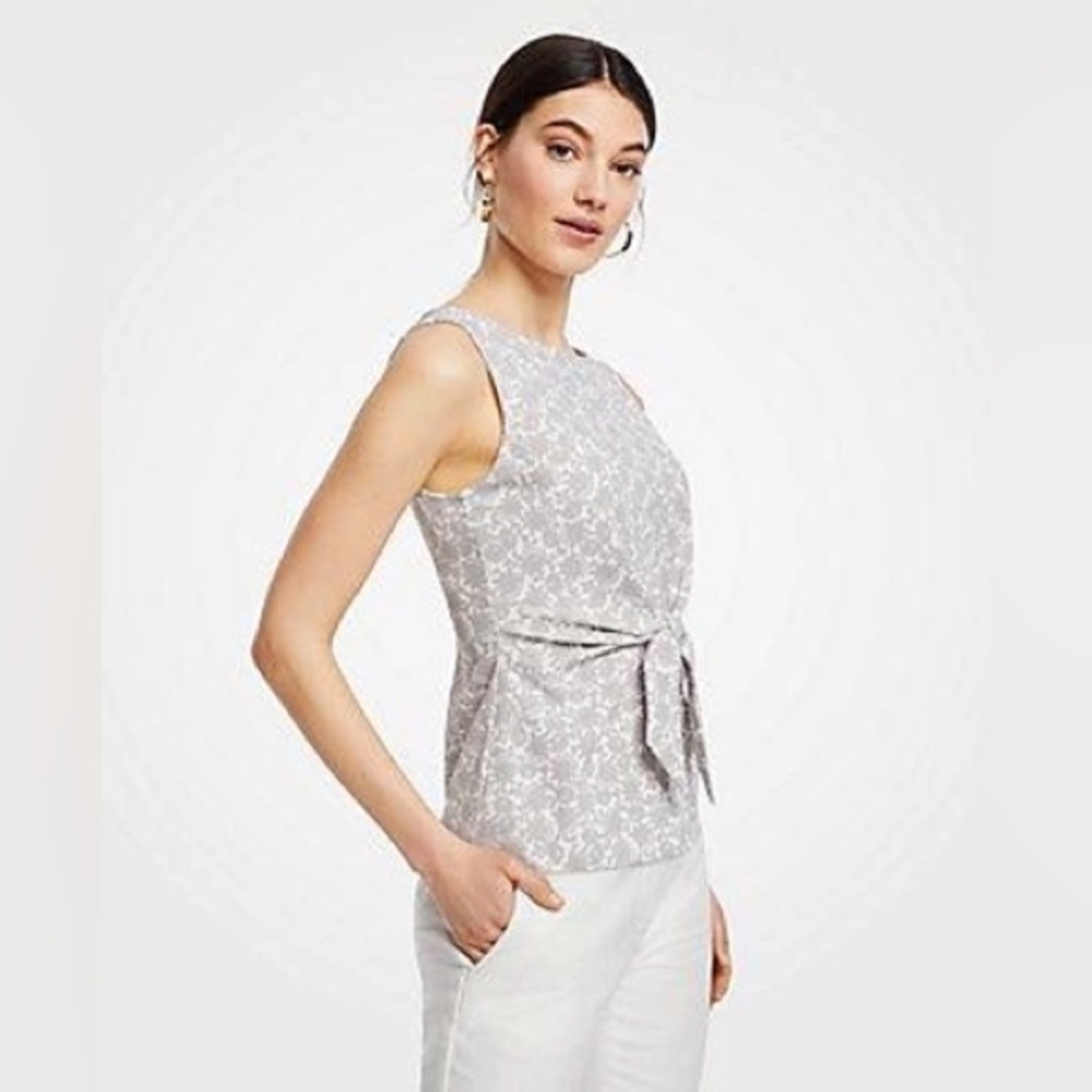ANN TAYLOR PETITE FLORAL TIE FRONT SHELL IN SILVERED TAUPE